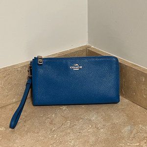 Coach Double Corner Zip Wristlet